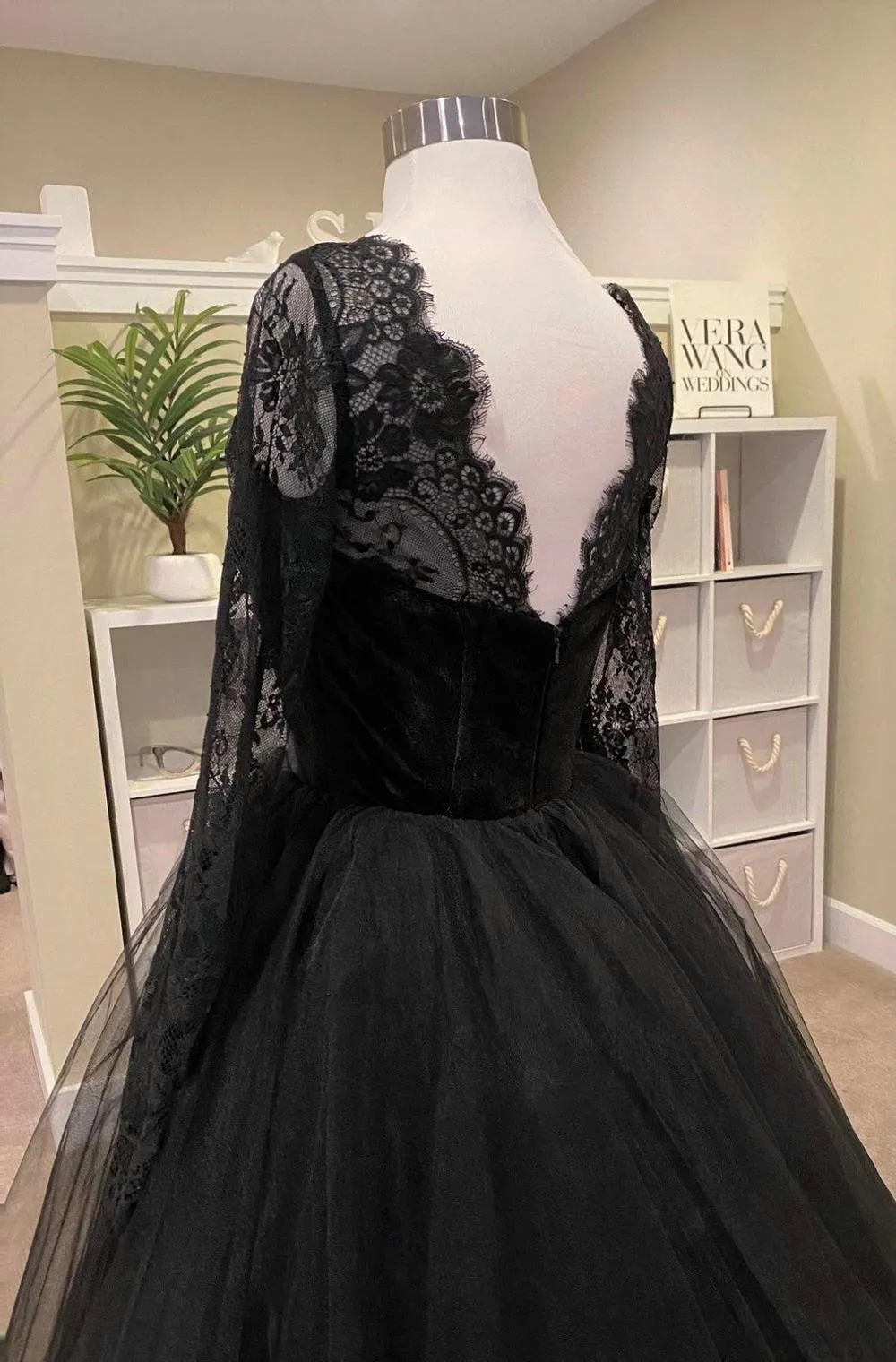 Gothic Long Sleeves Tulle Lace Appliques Sweep Eevening Gown