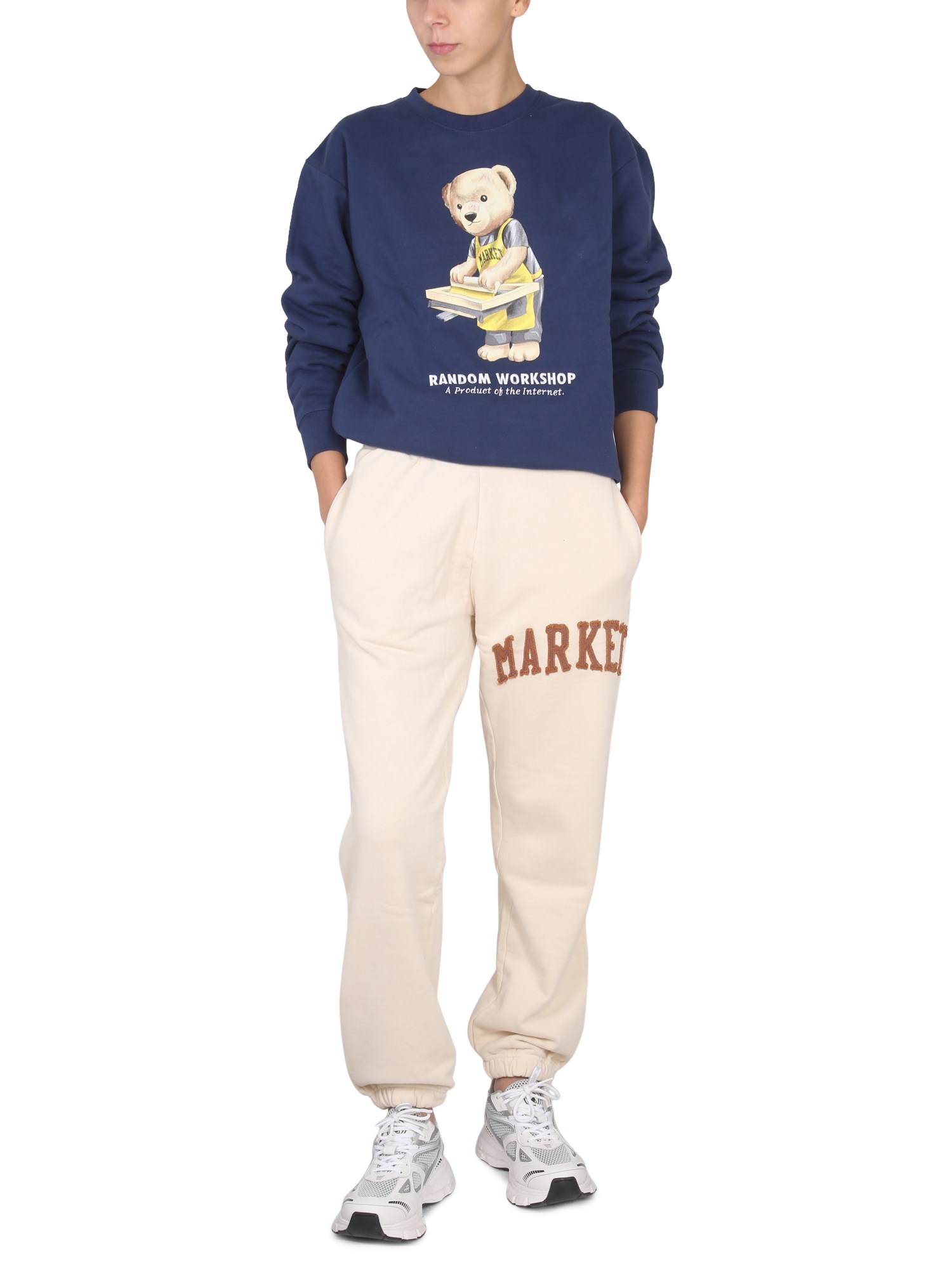 MARKET    RANDOM WORKSHOP BEAR SWEATSHIRT