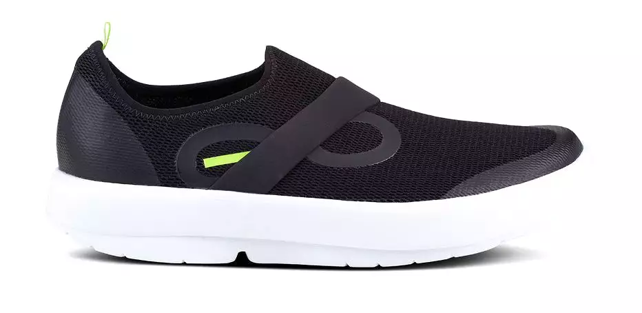 Oofos Men's Oomg Low Active Recovery Shoe - White & Black