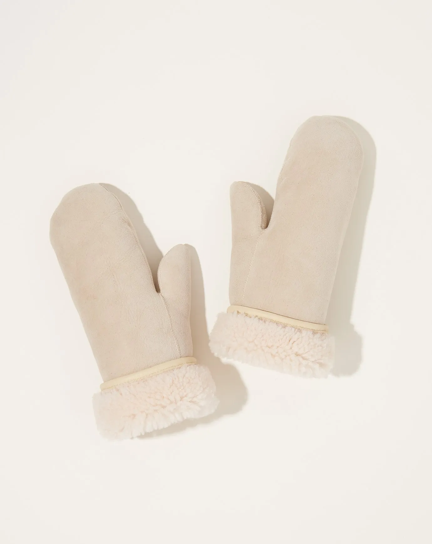 Sheepskin Suede Mittens in Chalk