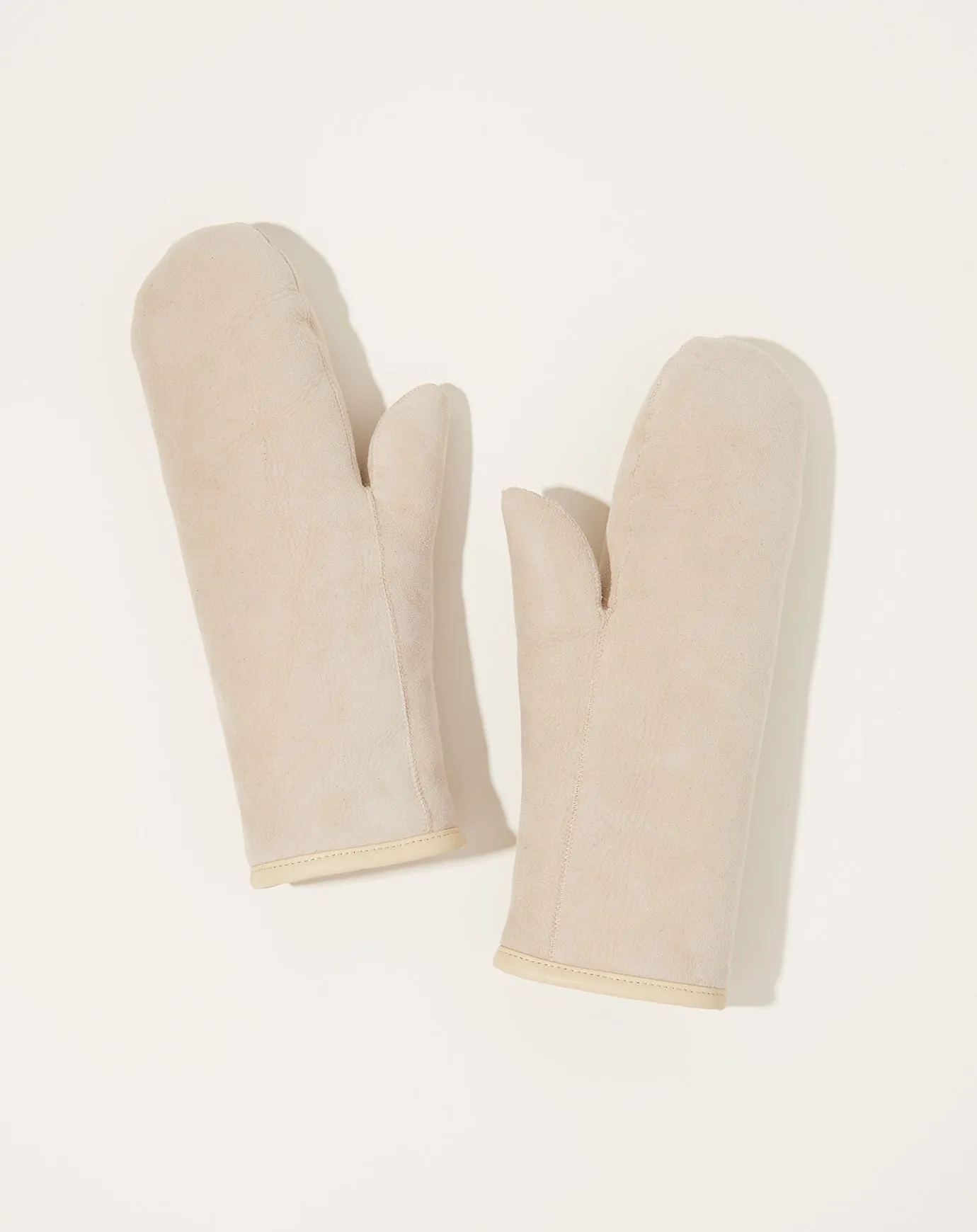 Sheepskin Suede Mittens in Chalk