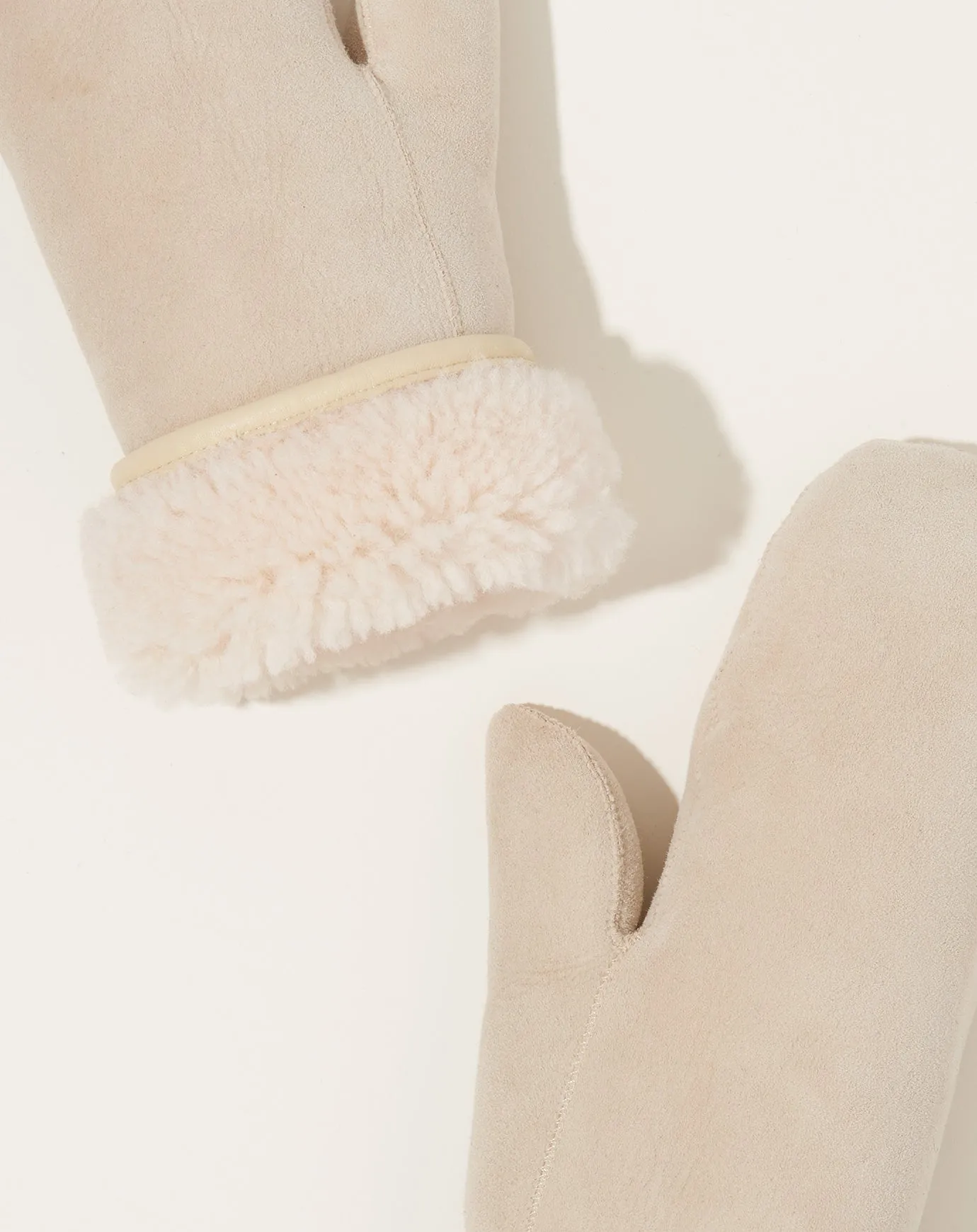 Sheepskin Suede Mittens in Chalk